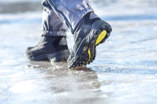 Clean safety shoes when wet