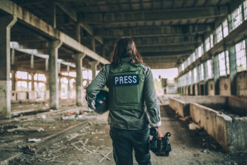 The Most Necessary Safety Equipment for Journalists in High-risk Workplaces